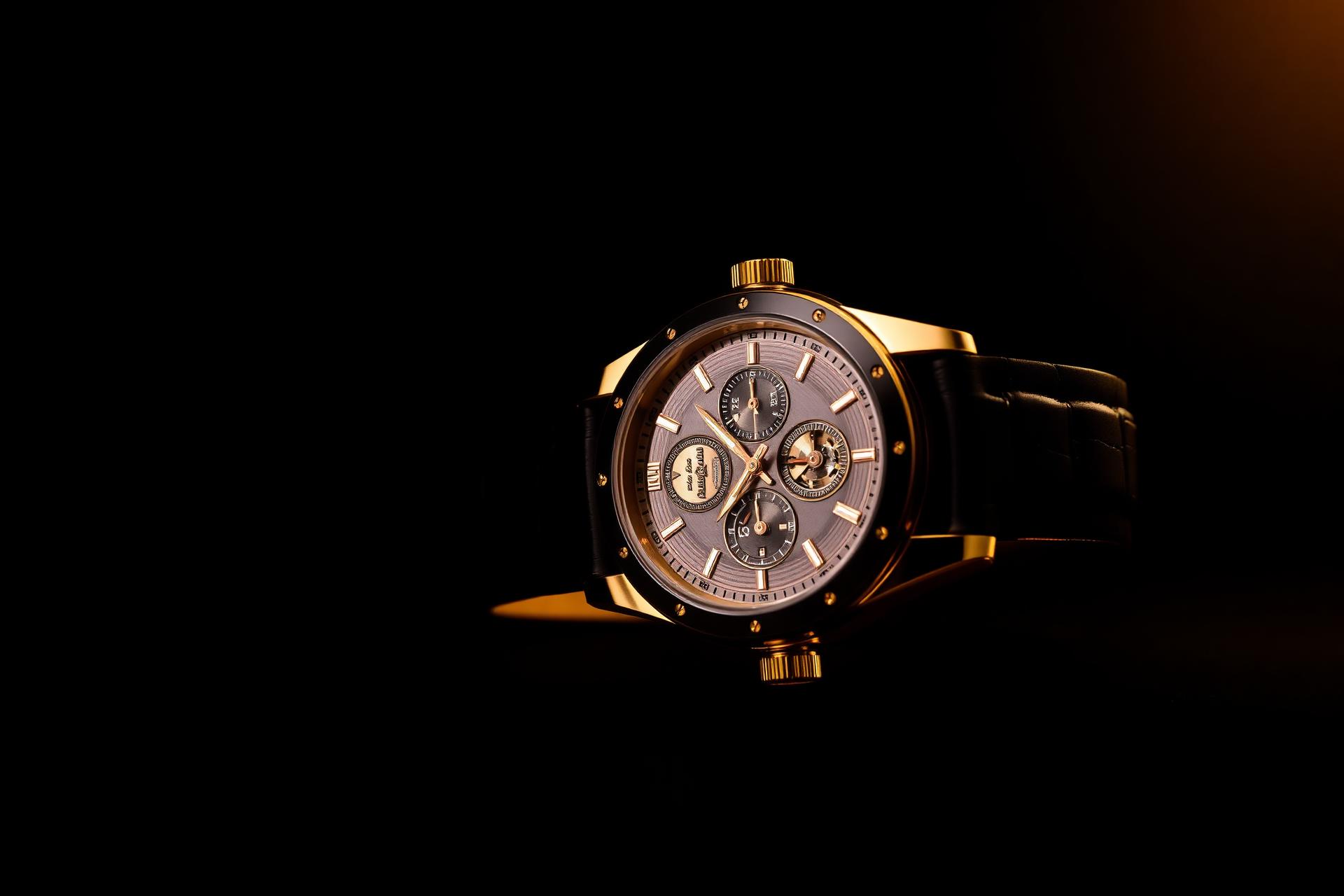 Luxury gold chronograph wristwatch